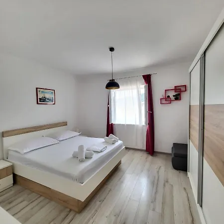 Апартаменты Viky Примоштен