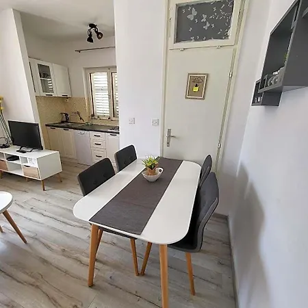 Apartment Viky Primosten
