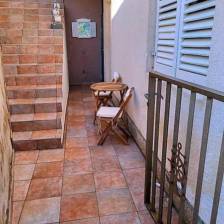 Apartment Viky Primosten